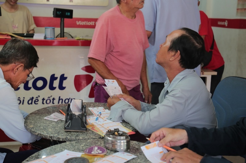Choi cach nao de chac chan trung Vietlott? hinh anh