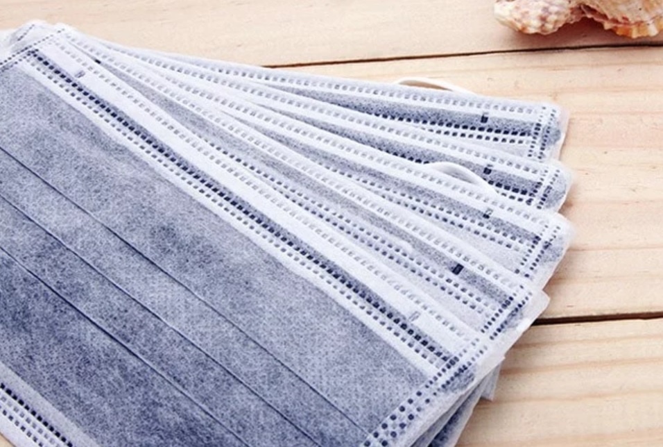 Bat vu thu gom 120.000 khau trang dua len bien gioi ban kiem loi hinh anh