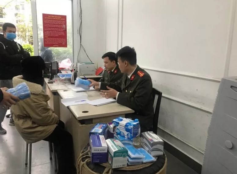 gom khau trang ban sang Trung Quoc anh 1