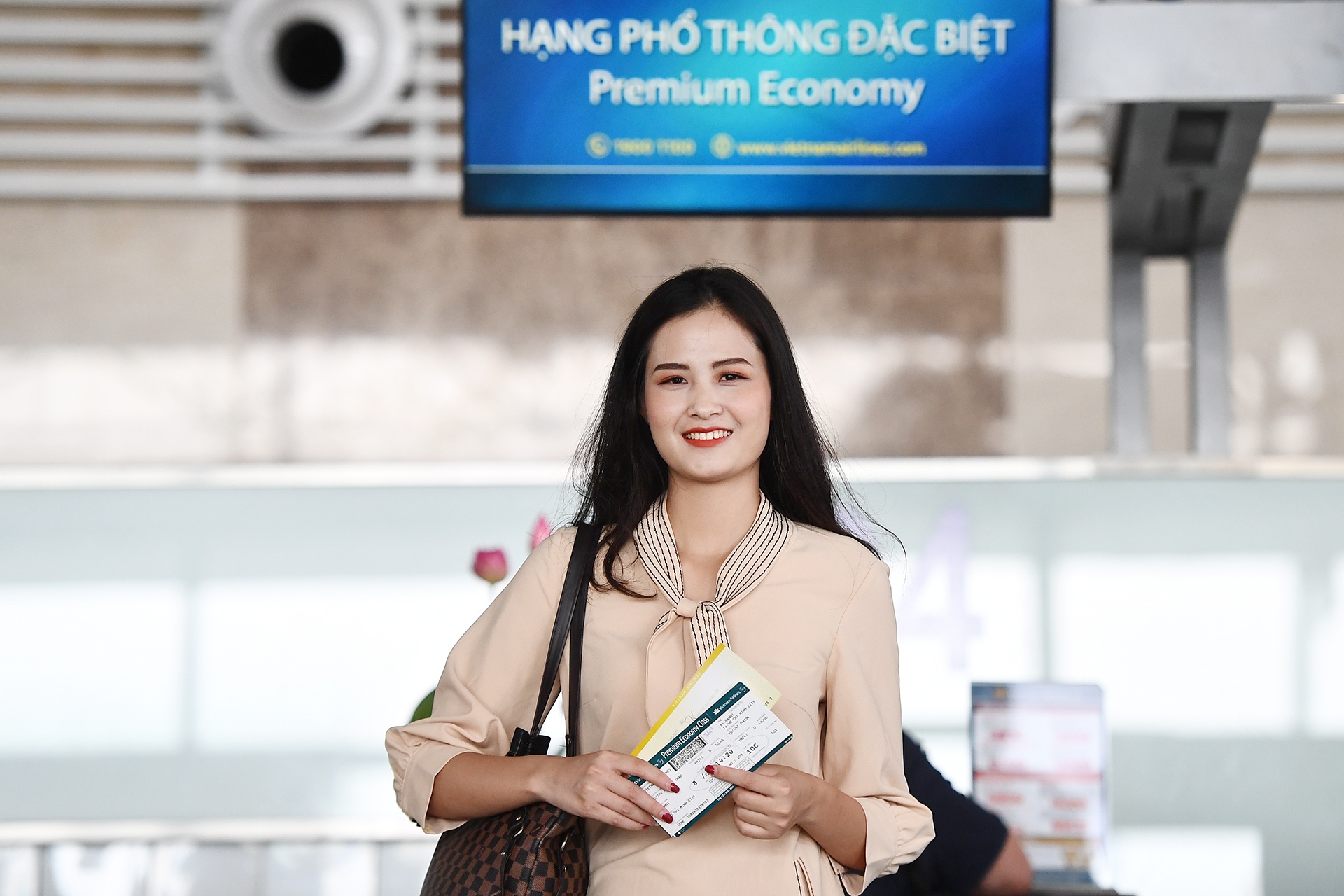 Gia ve may bay dip 30/4 tang nhe hinh anh