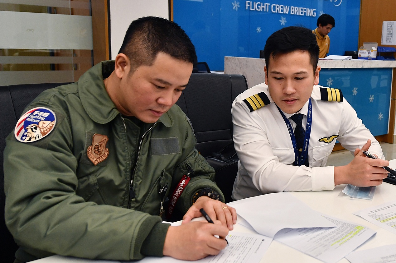 Vietnam Airlines cat giam khoang 10.000 nhan su hinh anh