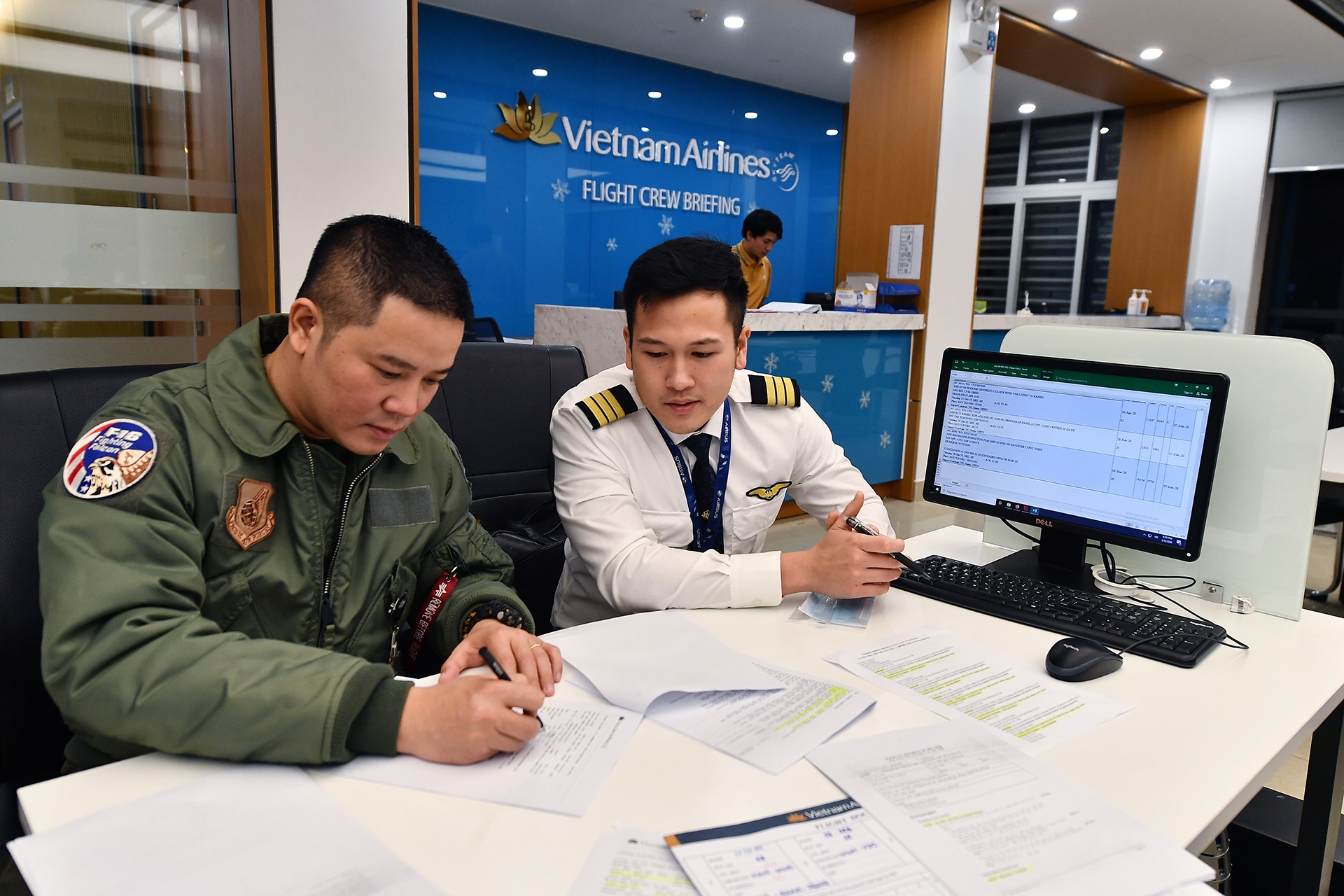 vietnam airlines ngung viec phi cong tiep vien covid-19 anh 1