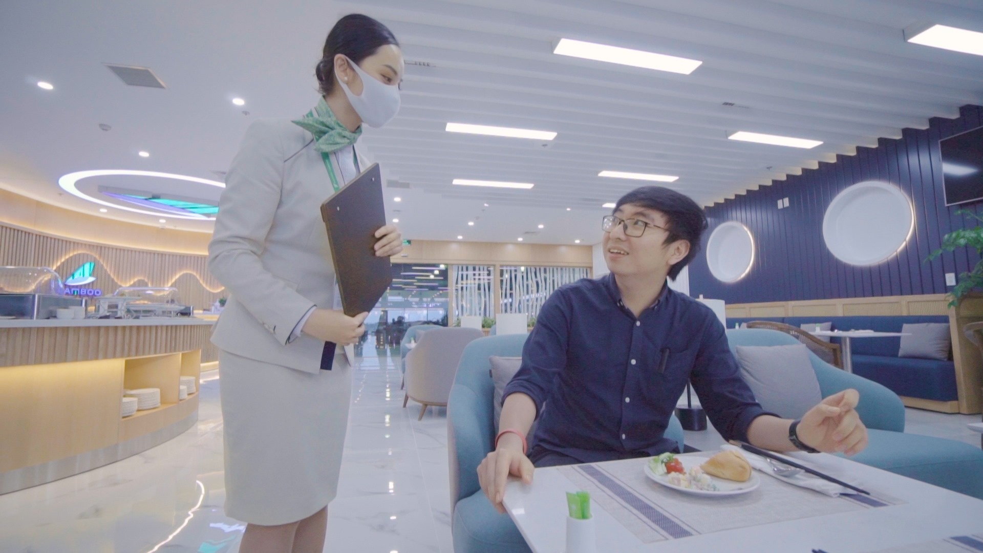 Noi Bai co them phong cho thuong gia moi hinh anh