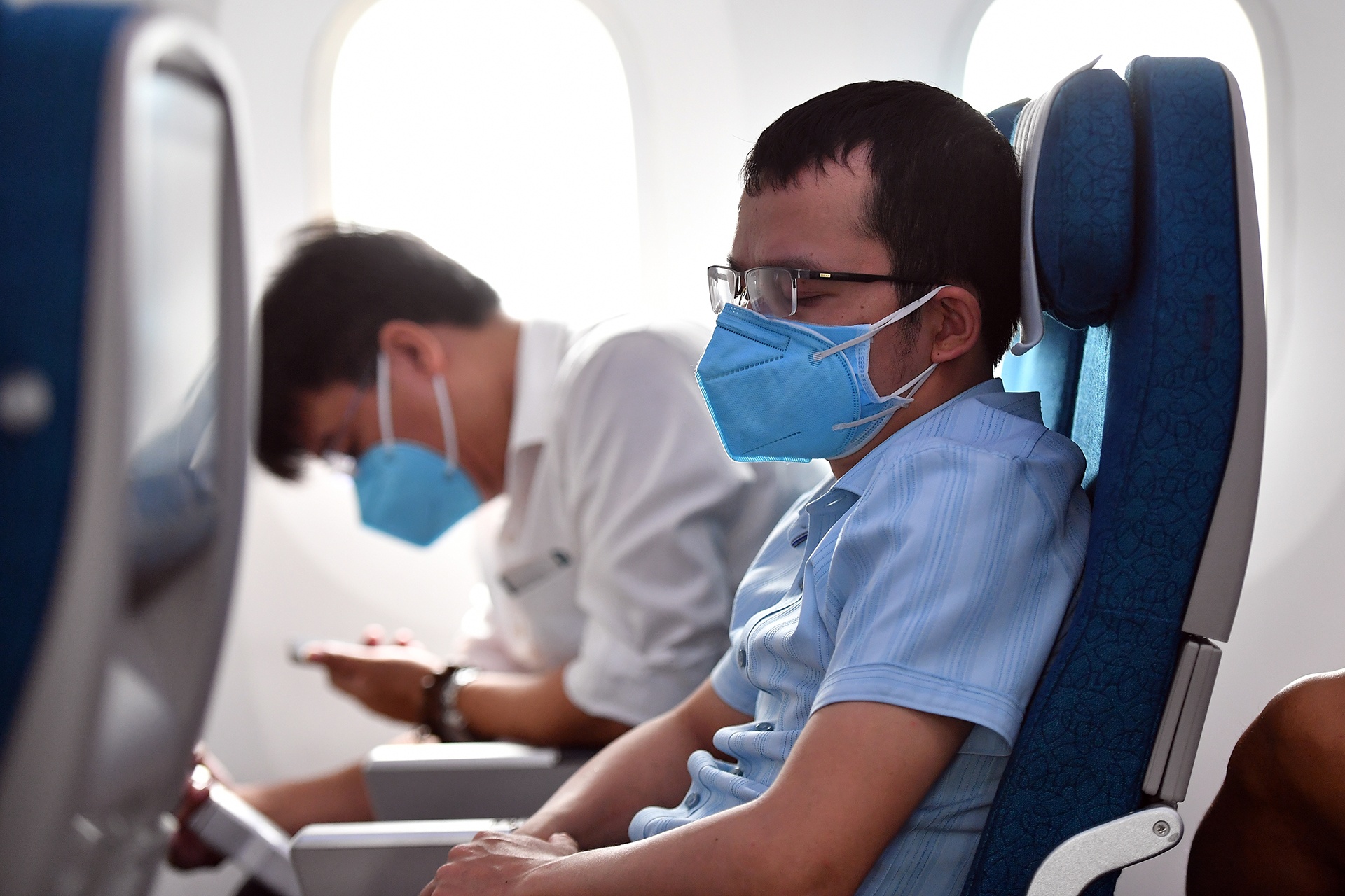 Hang khong dong loat tang chuyen, gia ve con mot nua hinh anh