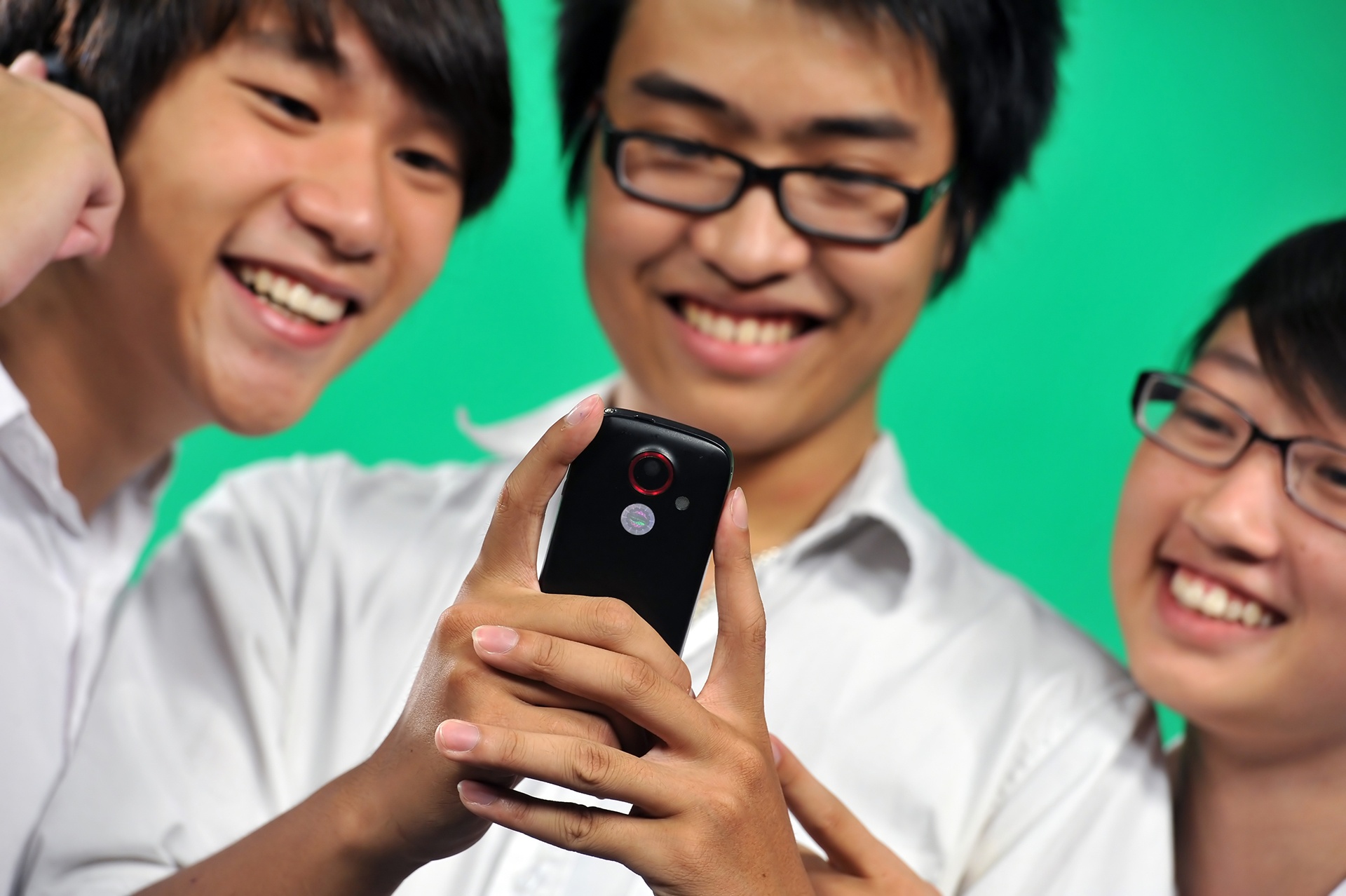 Cac nha mang dat doanh thu chuc nghin ty trong nam 2020 hinh anh