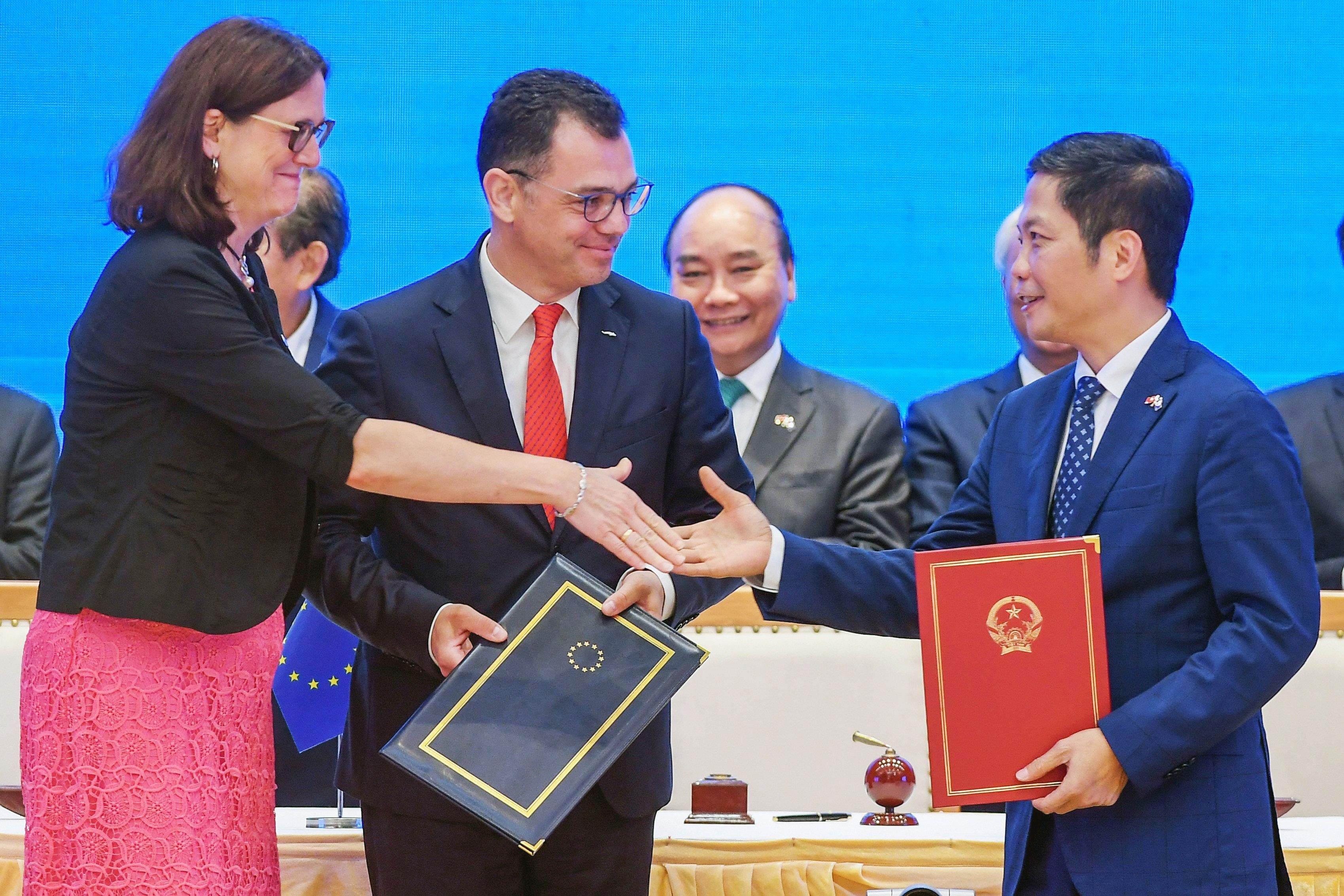 Co hoi cho nong san, thiet bi y te khi EVFTA co hieu luc hinh anh