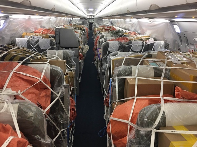 Covid-19 khien hang khong Viet nhin nhan lai viec cho hang hinh anh