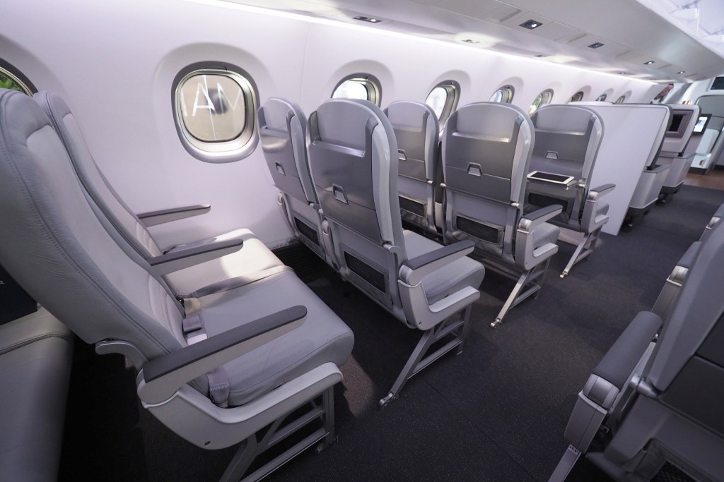 gia ve bay con dao thang 10 anh 2