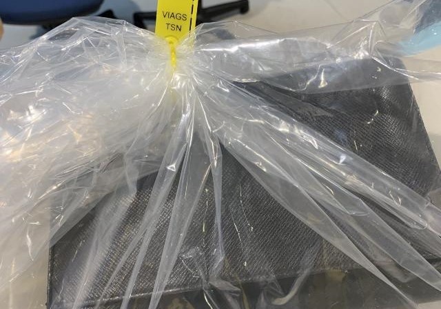 Khach bay thuong gia de quen tui Louis Vuitton cung hon 74 trieu dong hinh anh