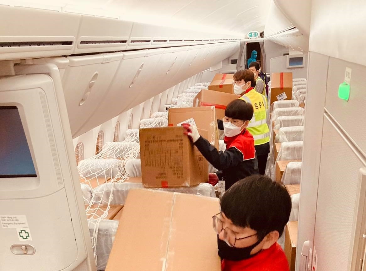 gui hang cuu tro mien trung anh 1