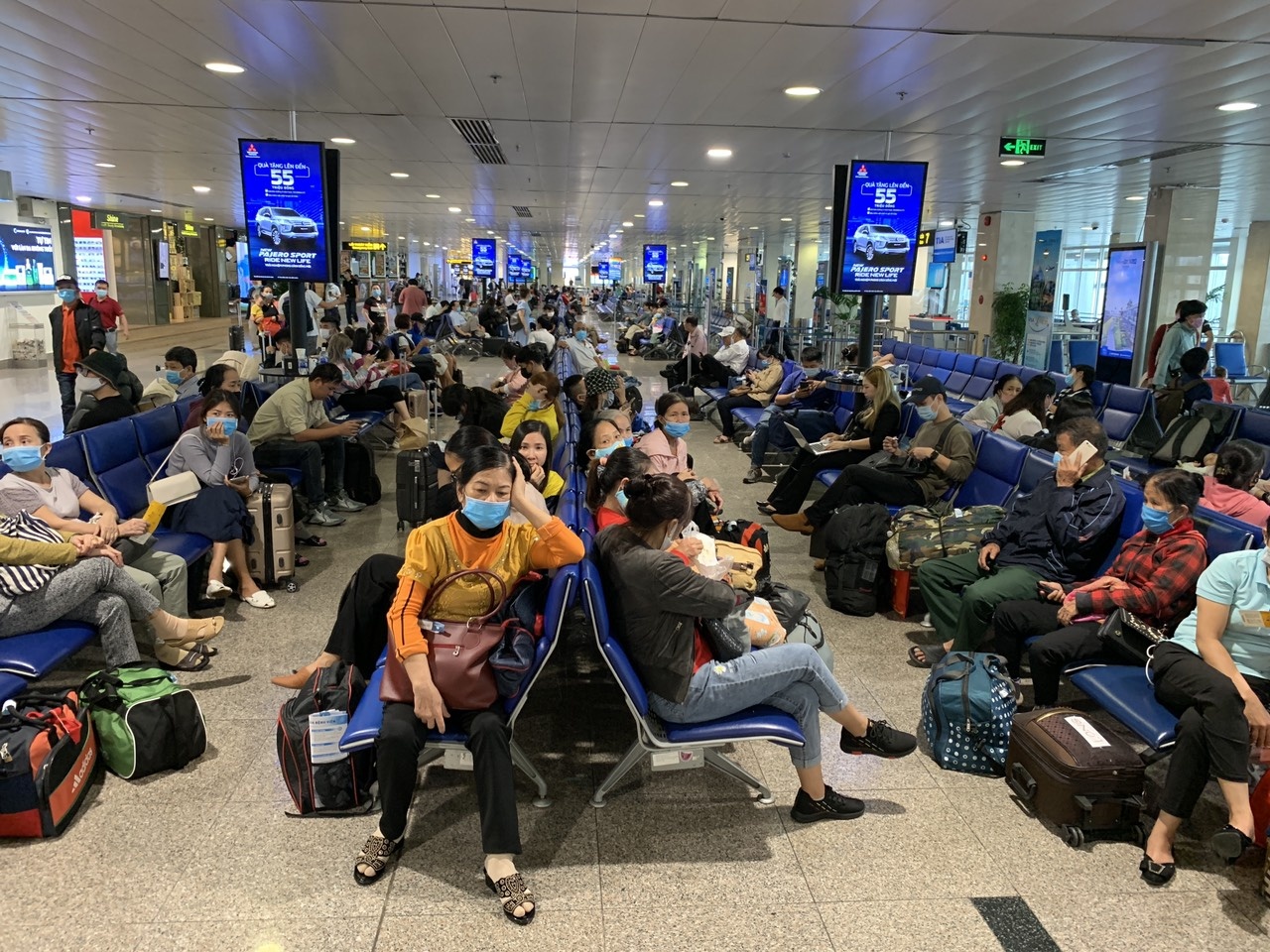 Nhieu chuyen bay di va den Vinh bi huy vi thoi tiet xau hinh anh