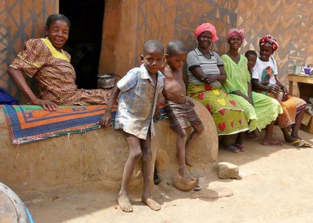 Ngoi lang luu giu van hoa tren tuong anh 8