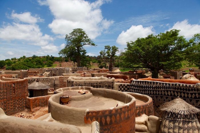 Ngoi lang luu giu van hoa tren tuong anh 4