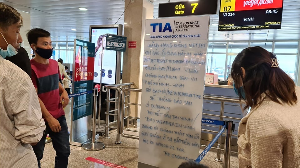 Nhieu chuyen bay di va den Vinh tiep tuc bi huy vi thoi tiet xau hinh anh