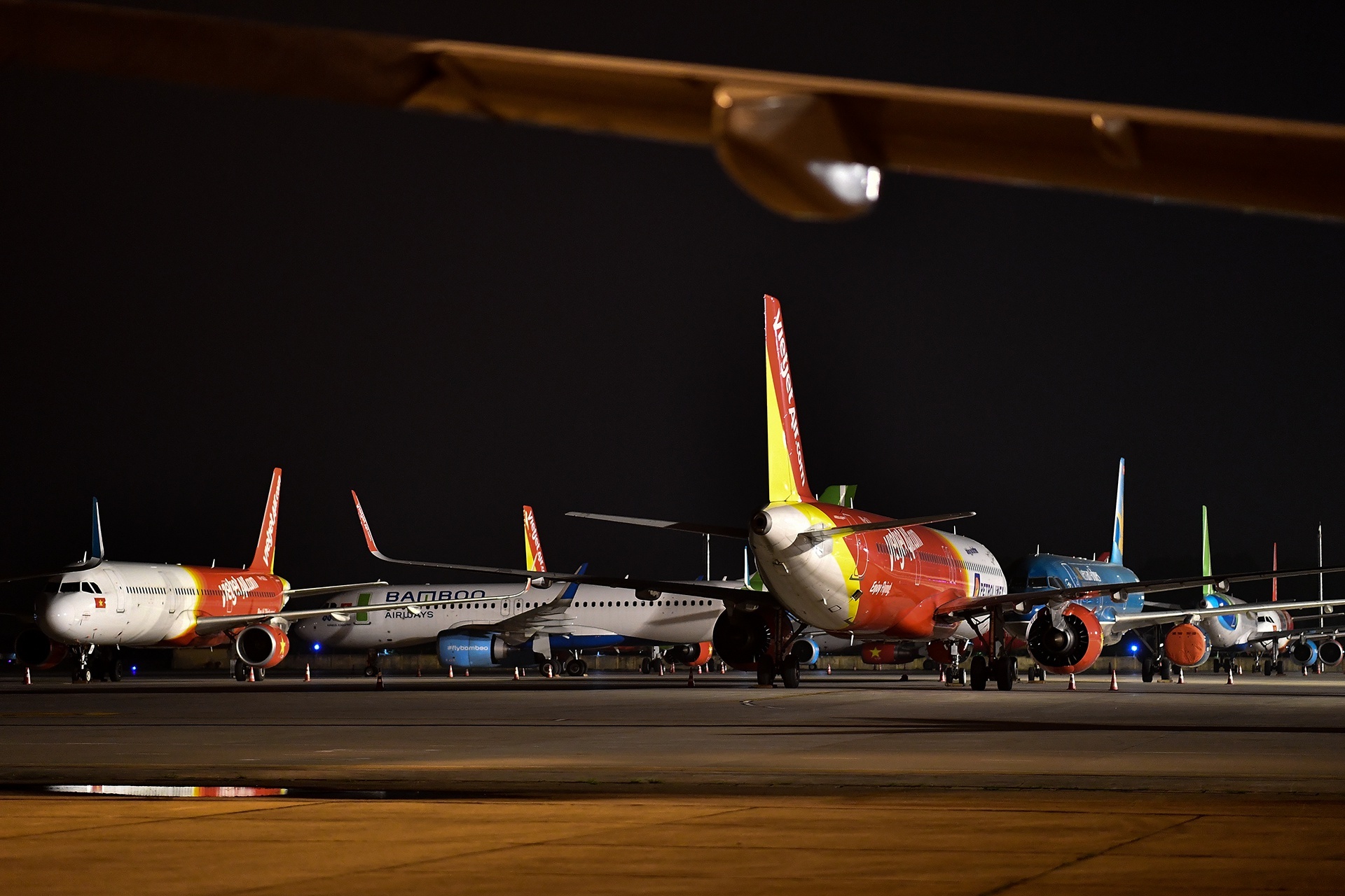 Nghien cuu do may bay dem tren duong bang hinh anh