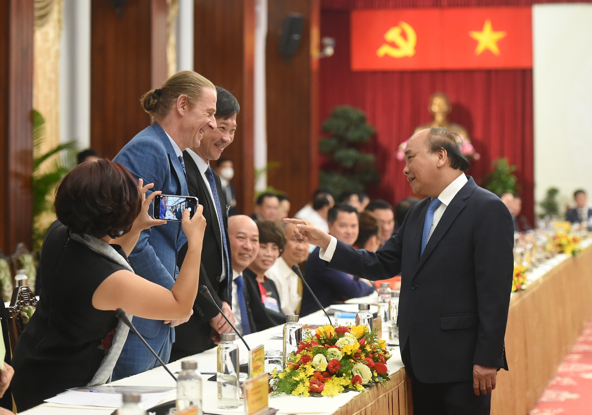 doi thoai 2045 anh 4