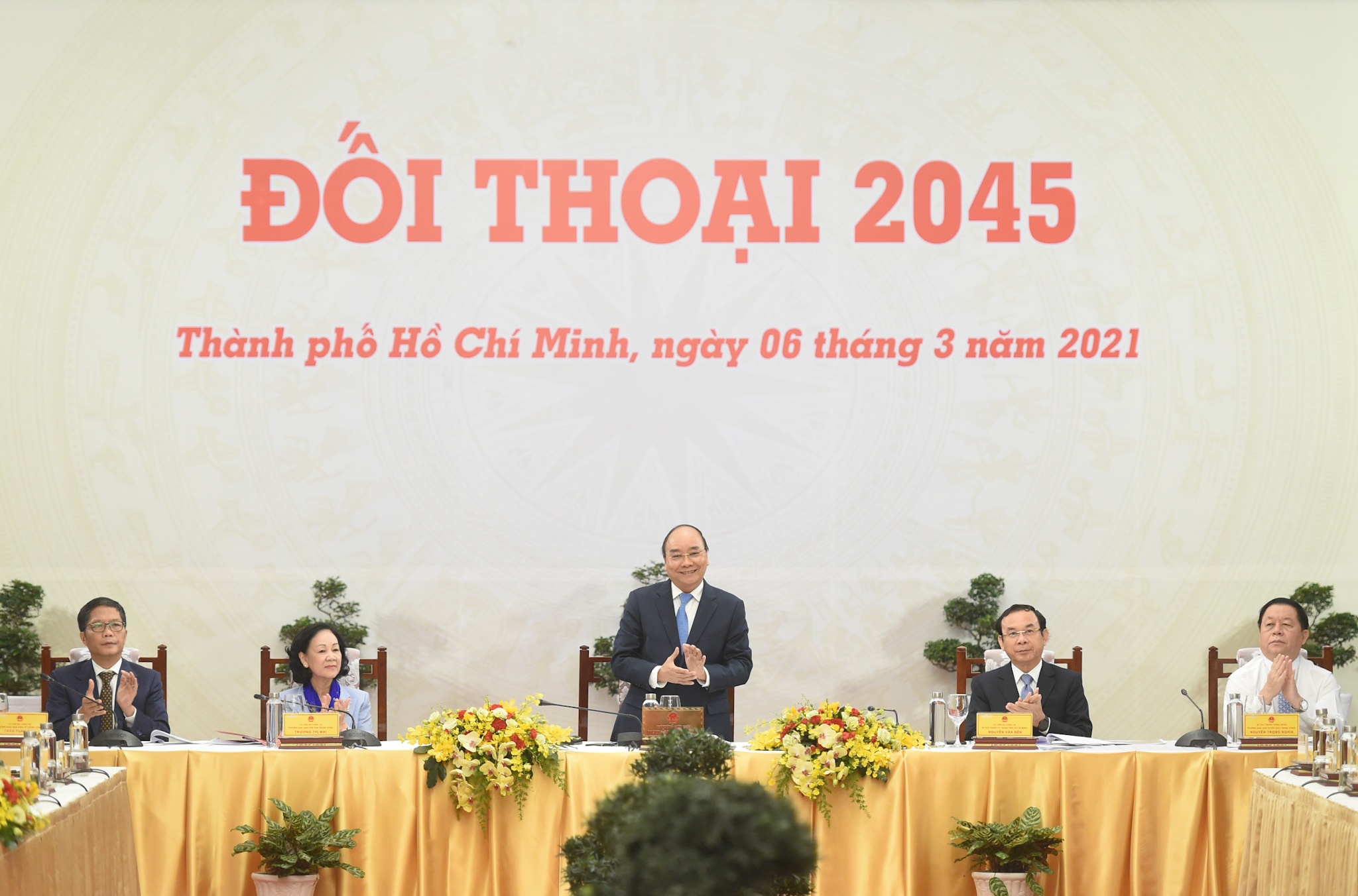 doi thoai 2045 anh 1