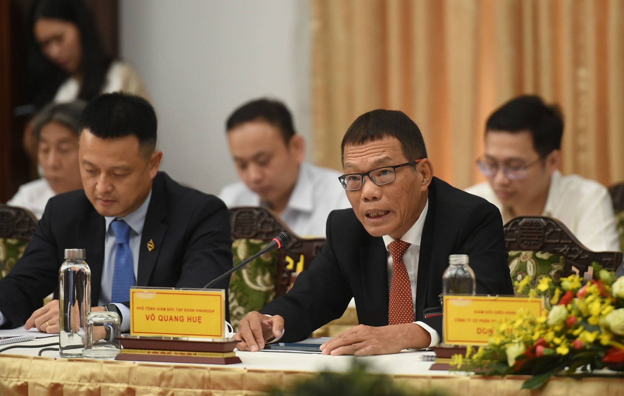 doi thoai 2045 anh 8