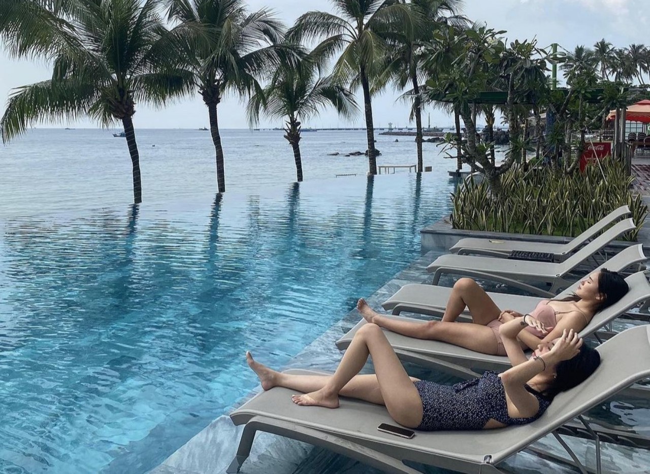 Gia ve hang loat chang bay du lich noi dia cham day hinh anh