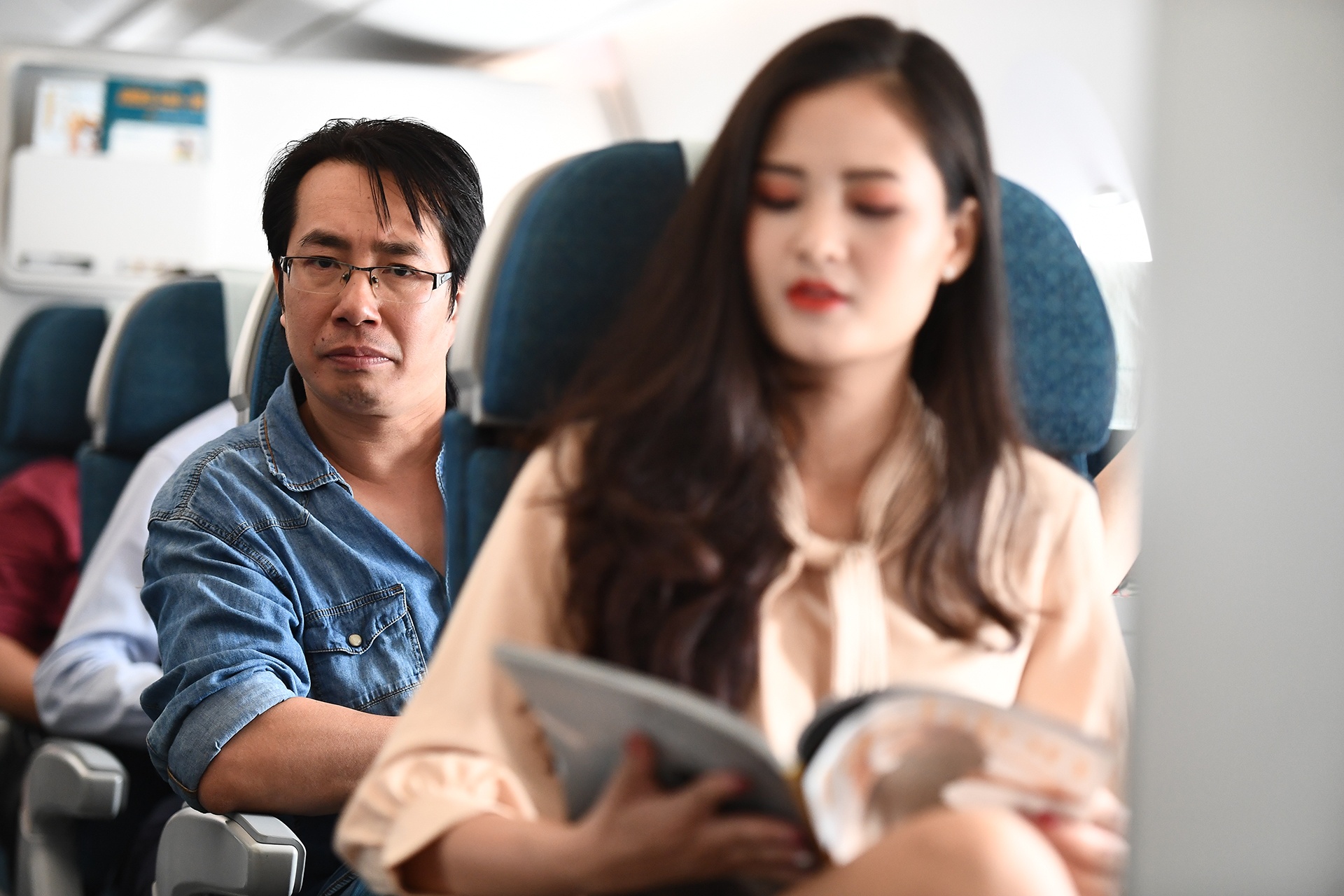 Gia ve may bay tang hinh anh