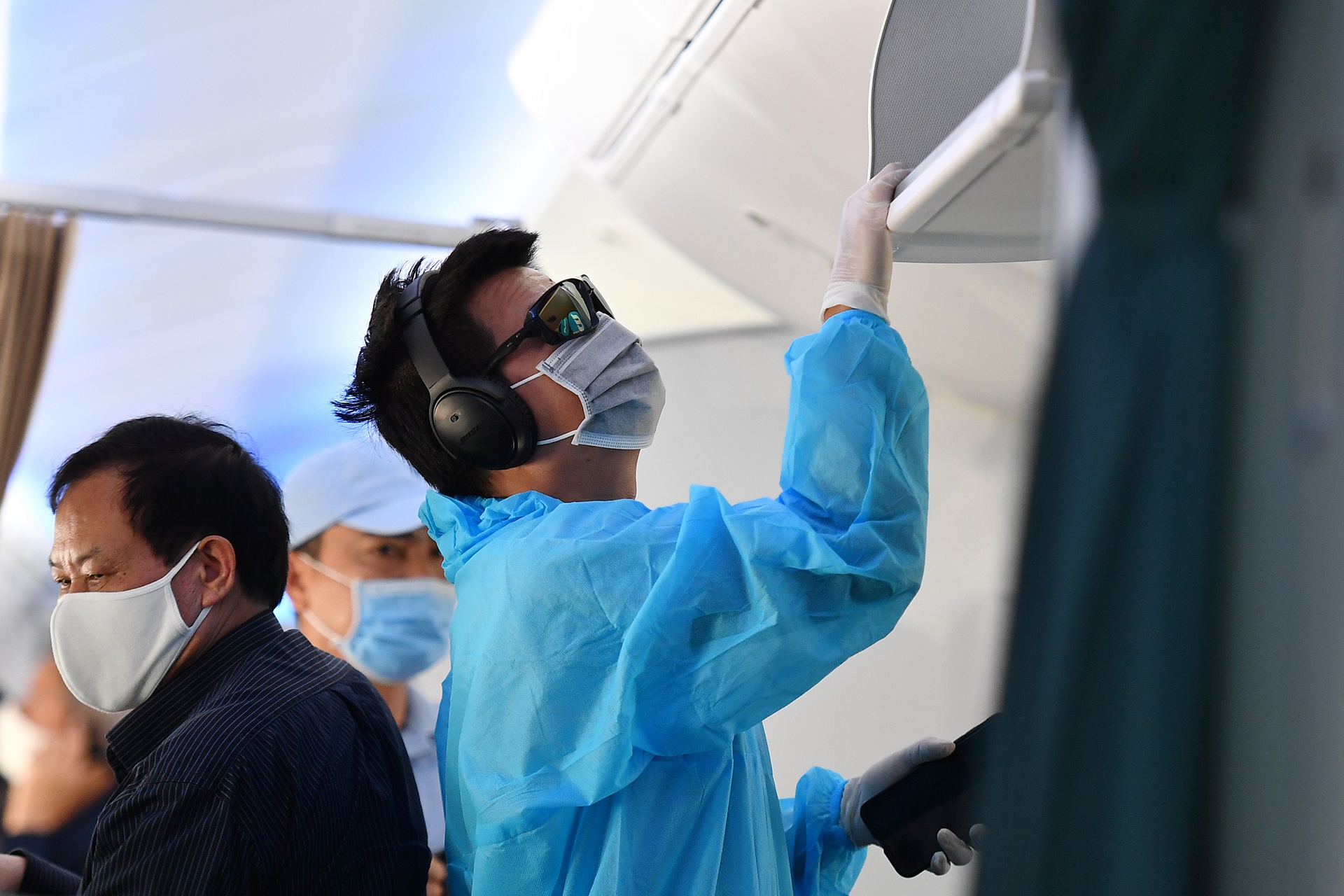 Ap san gia ve may bay se can tro phuc hoi du lich noi dia hinh anh