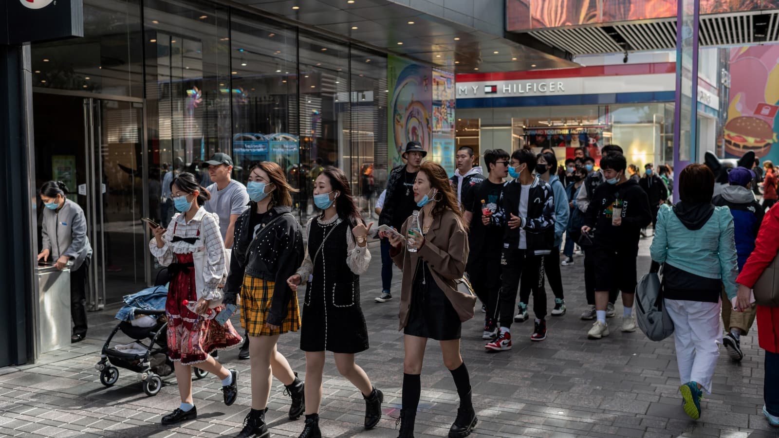 nguoi tre trung quoc chi tieu xa xi anh 3