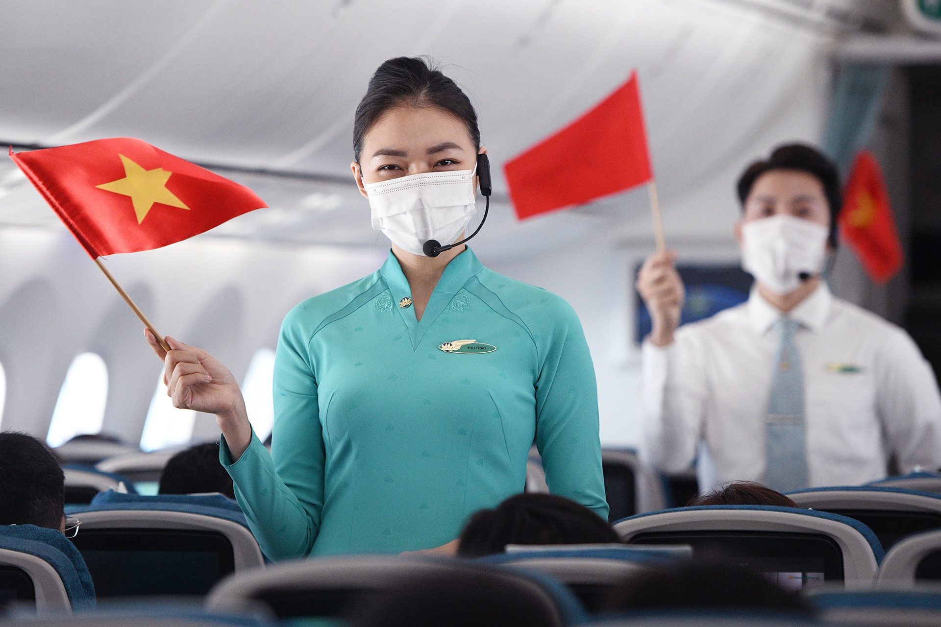 Gia ve bay sat le 30/4 - 1/5 ha nhiet hinh anh