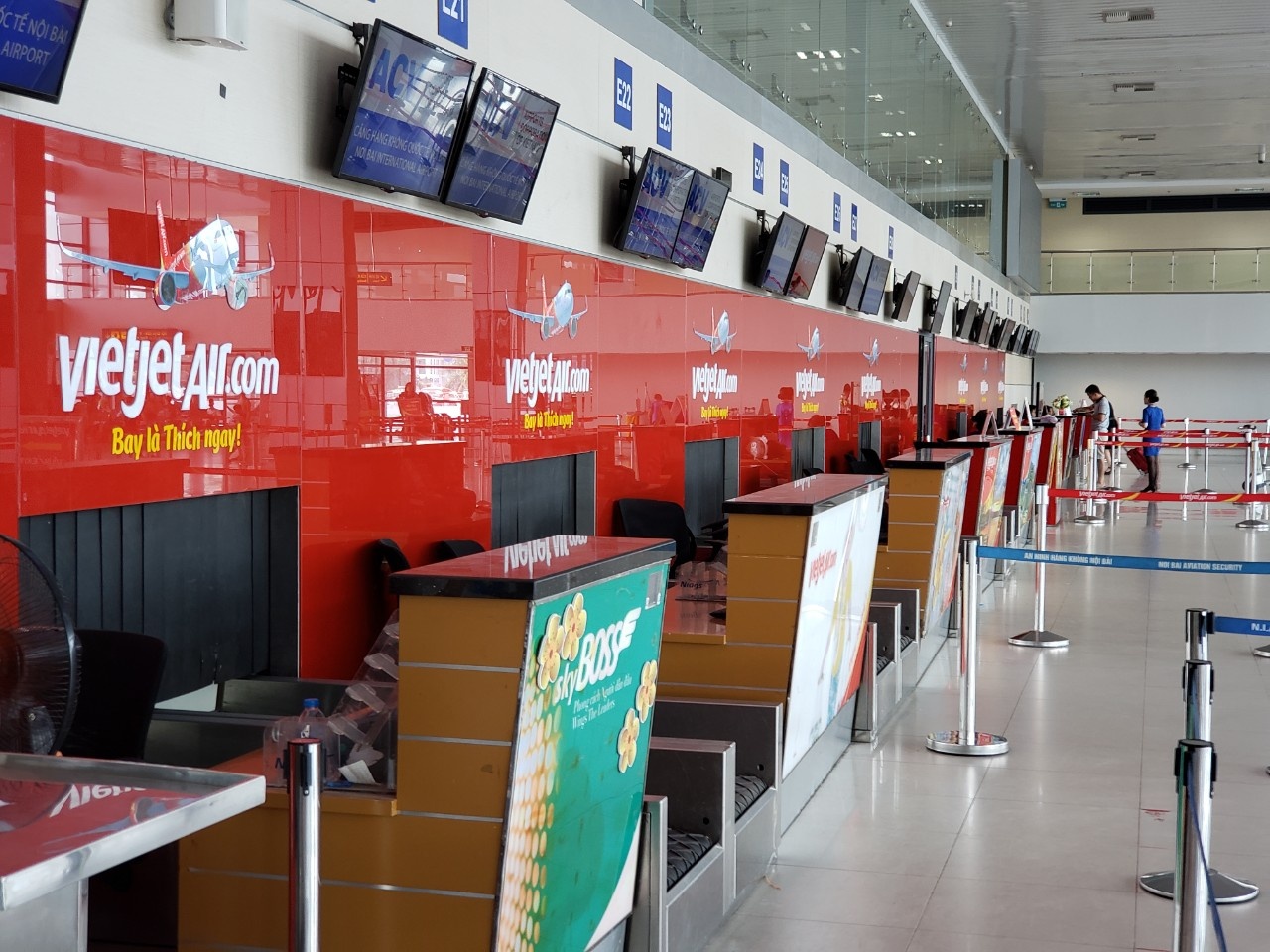 Tam dung khai thac sanh E san bay Noi Bai tu 17/5 hinh anh