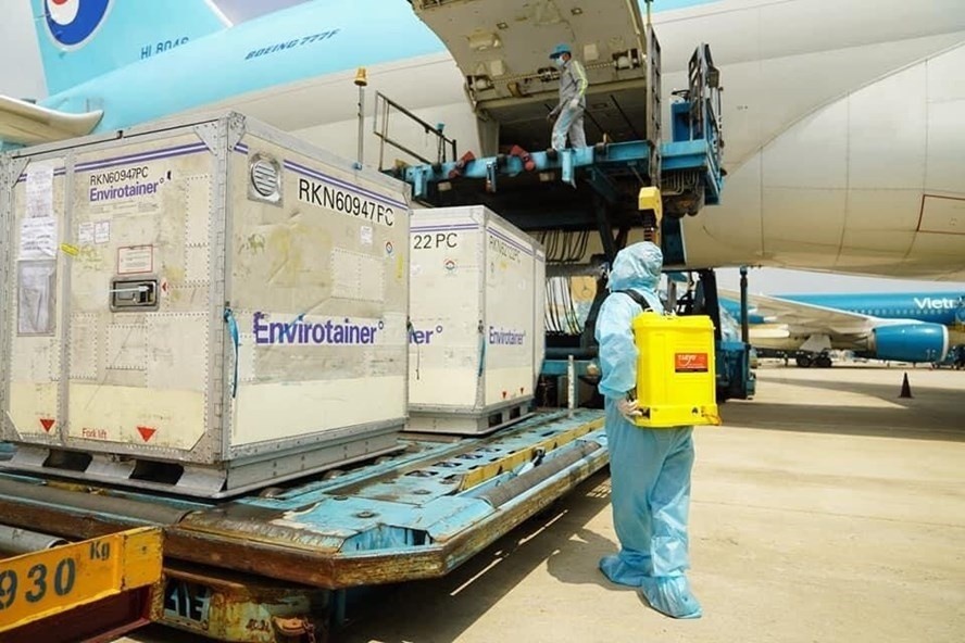 May bay van chuyen vaccine duoc phep bay tat hinh anh