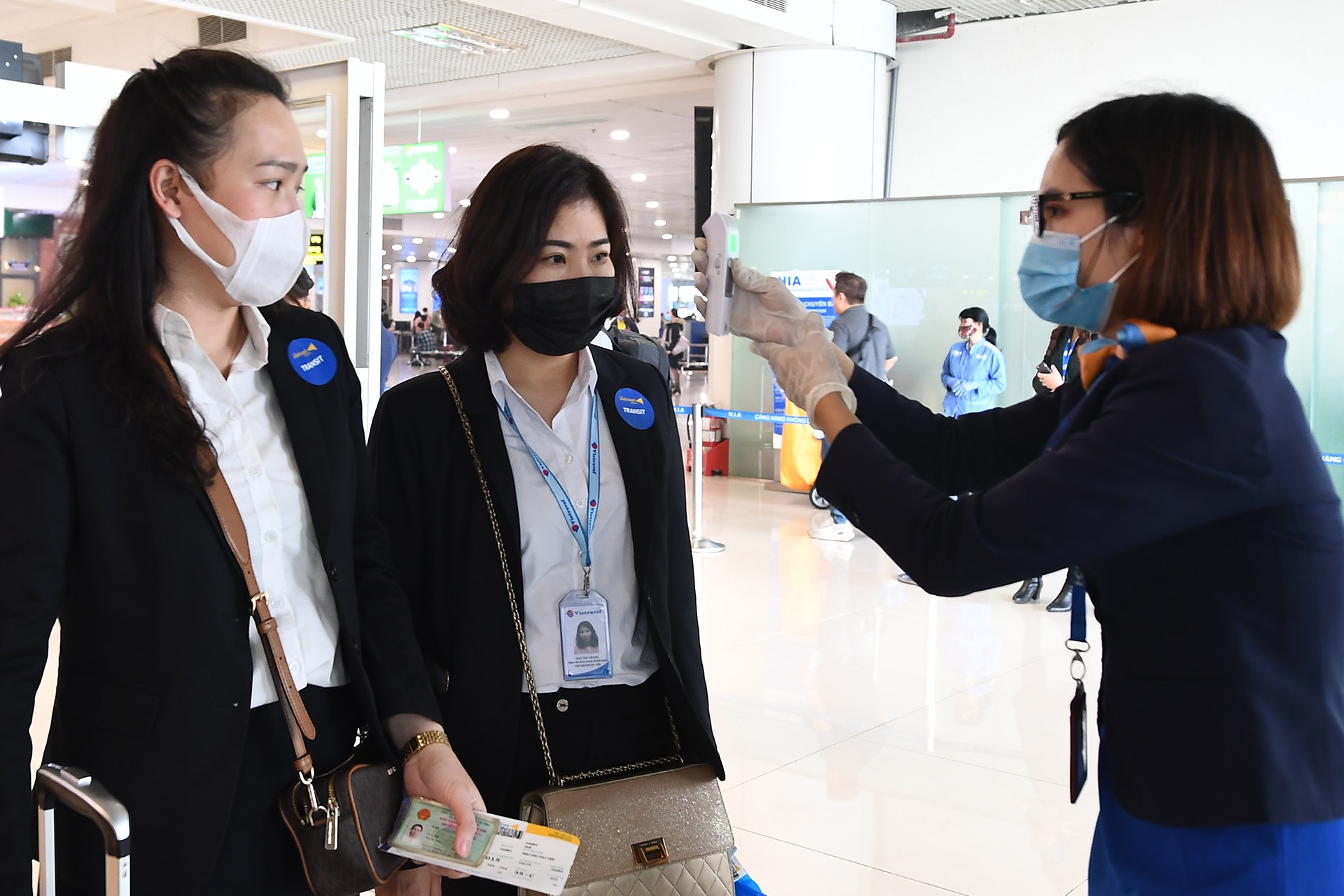 Hang khong, du lich ky vong don khach quoc te qua ung dung tiem chung hinh anh