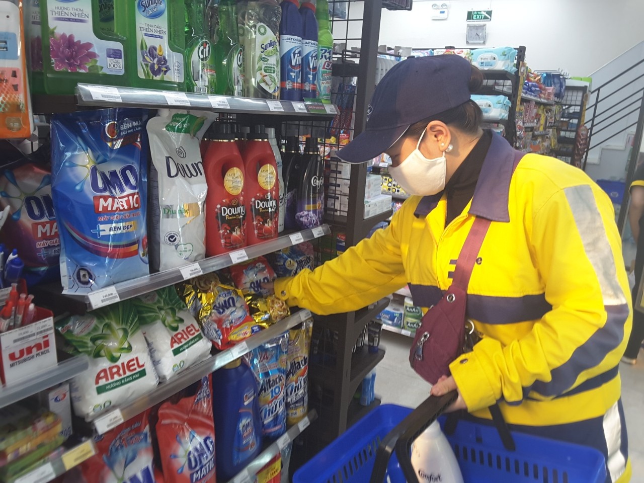 Be dung cung cap dich vu, shipper Grab duoc tiem vaccine dot dau hinh anh