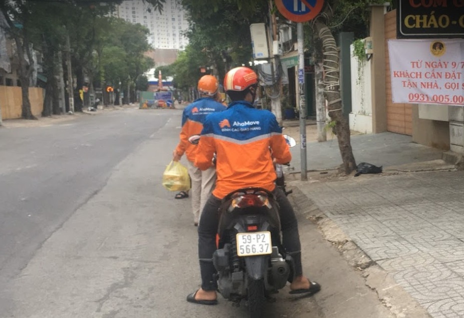 AhaMove van giao hang o TP.HCM sau 18h hinh anh