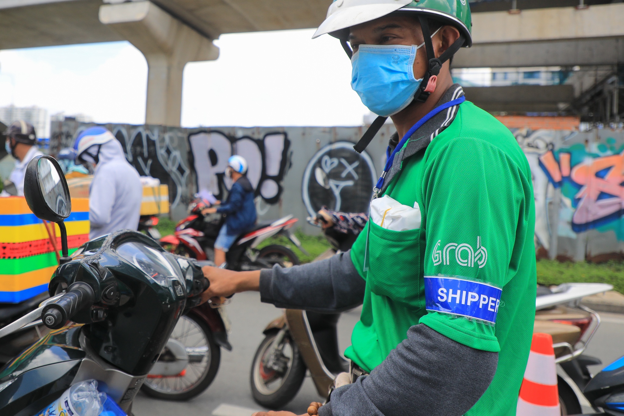 Shipper o TP.HCM da de giao hang lien quan hon hinh anh