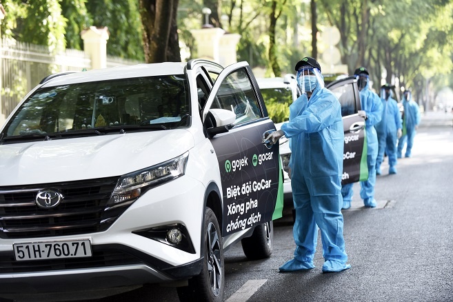 Gojek trien khai dich vu goi oto cho y te tuyen dau tai TP.HCM hinh anh