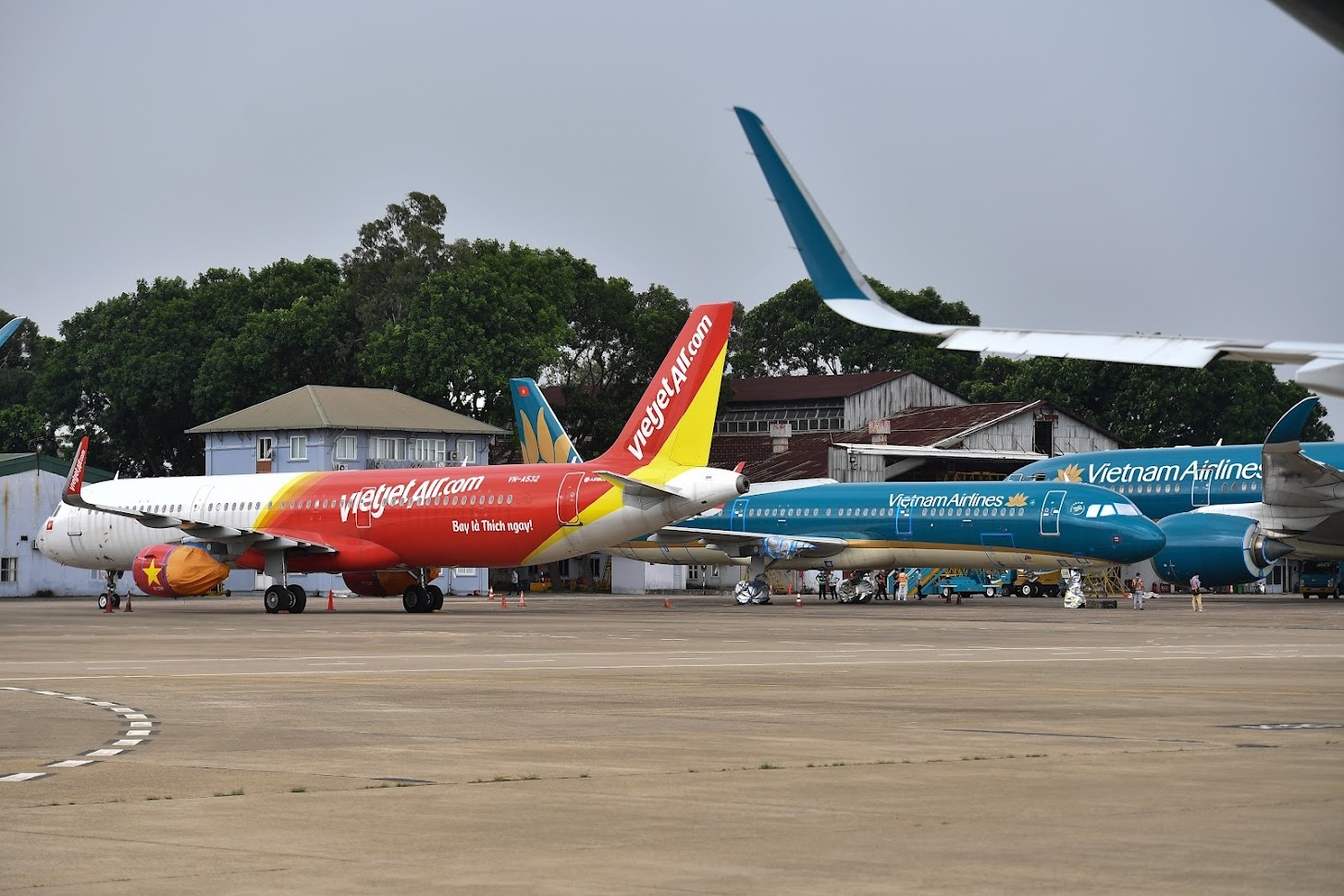 399 chuyen bay di tu Tan Son Nhat khong co khach hinh anh