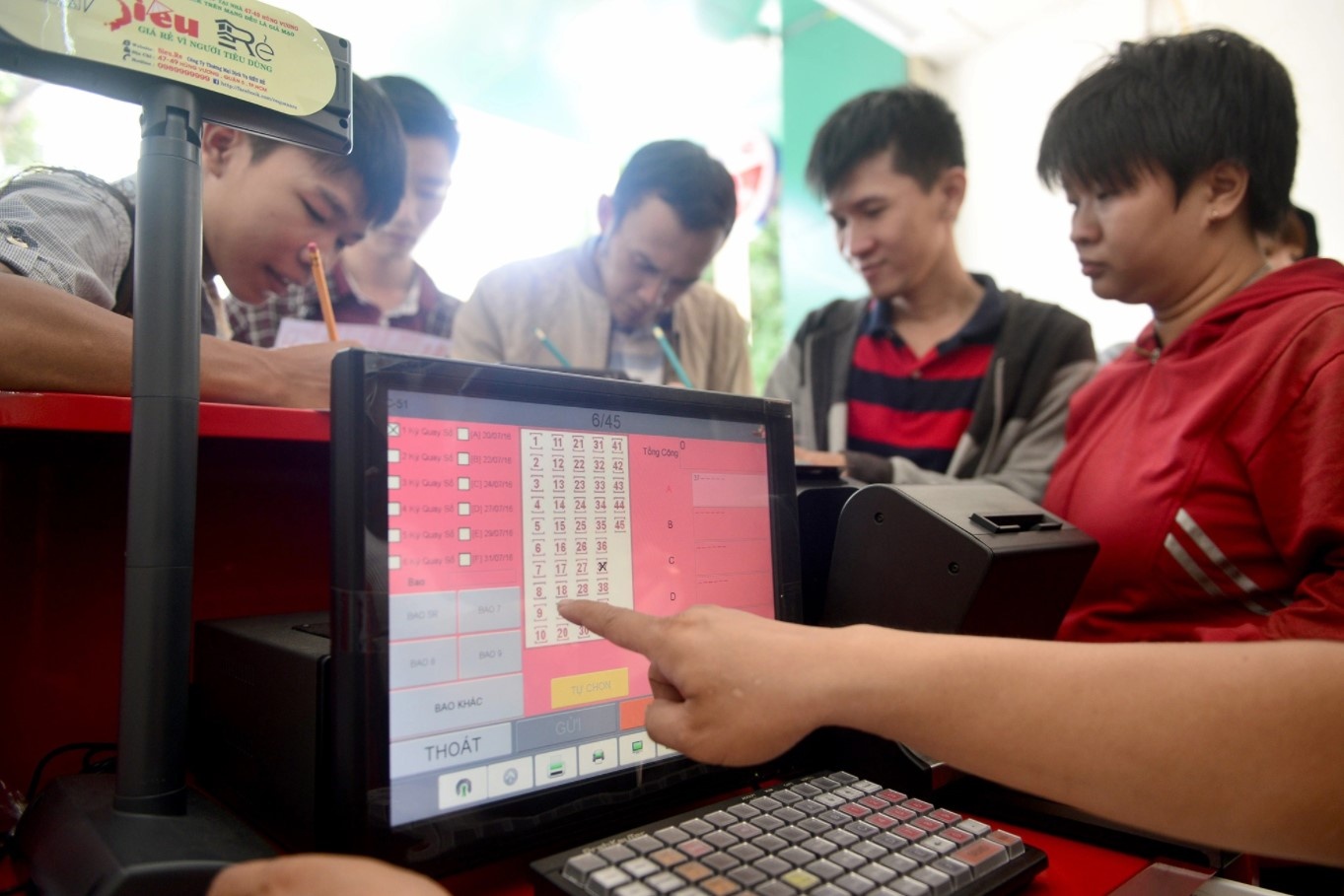 jackpot 1 vietlott vuot 100 ty anh 1