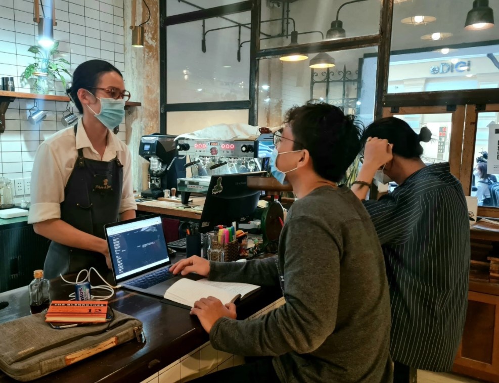 hang quan tphcm mo den may gio anh 1