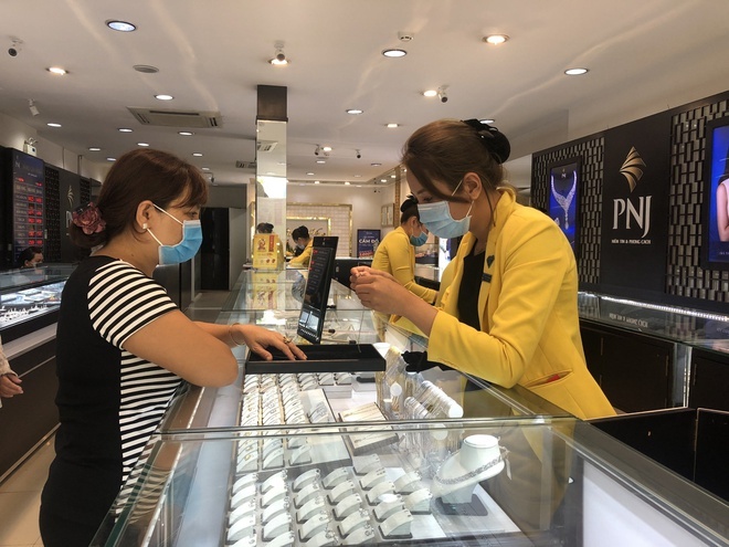 ba cao thi ngoc dung ban co phieu pnj anh 1