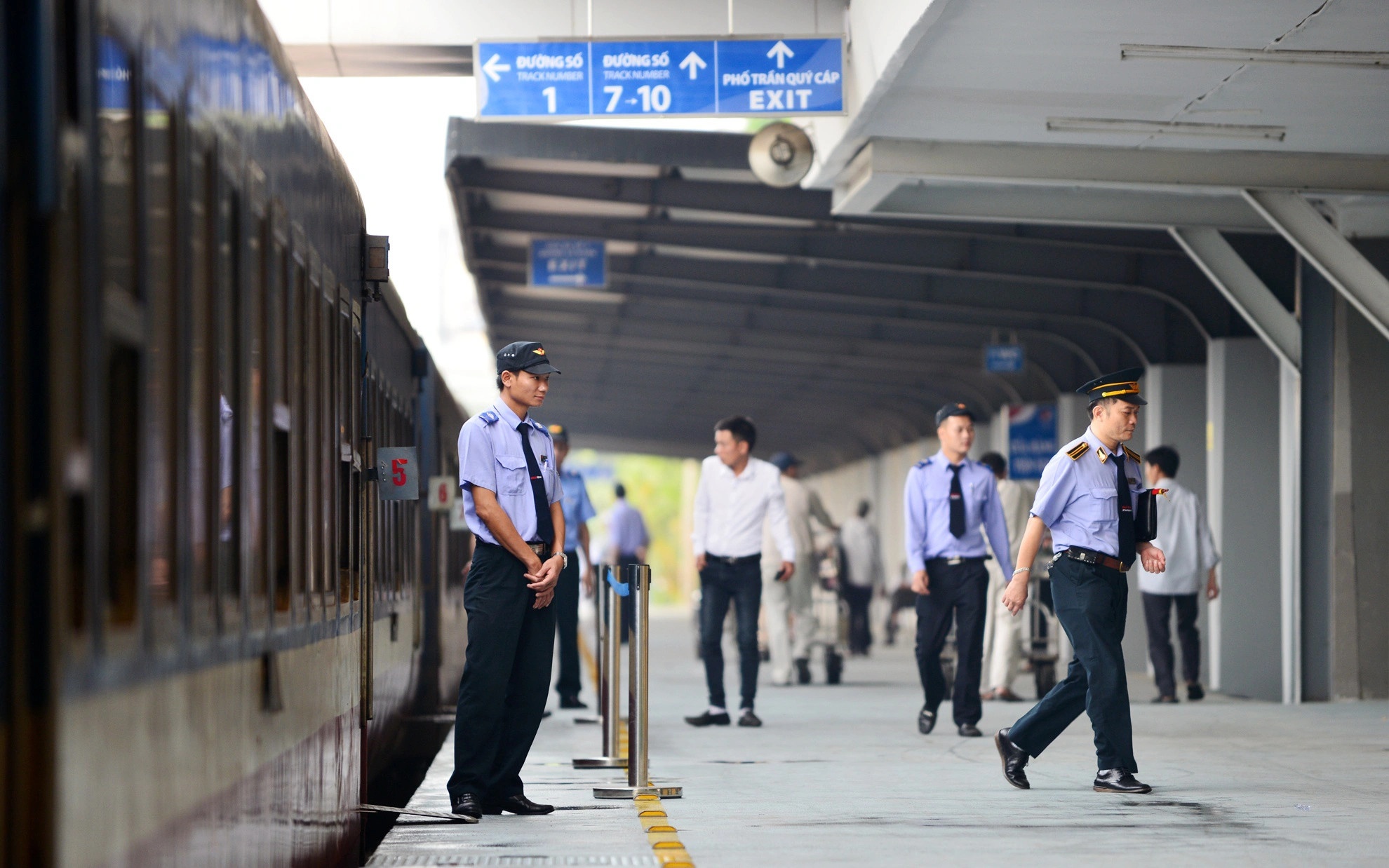 Mo ban ve tau Tet 2022 noi TP.HCM va cac tinh hinh anh