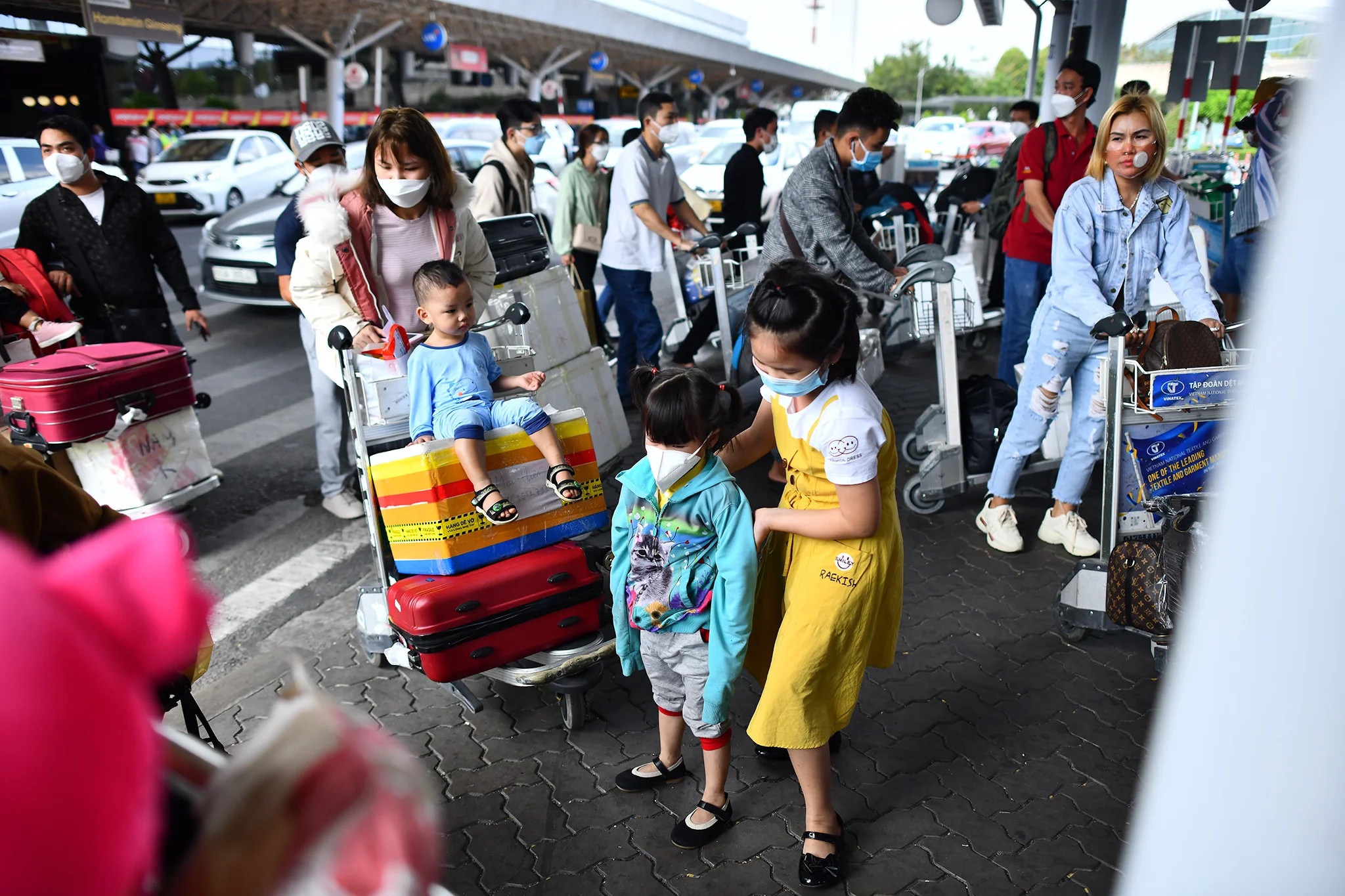 Gia ve bay du lich dip le 30/4 len cao hinh anh