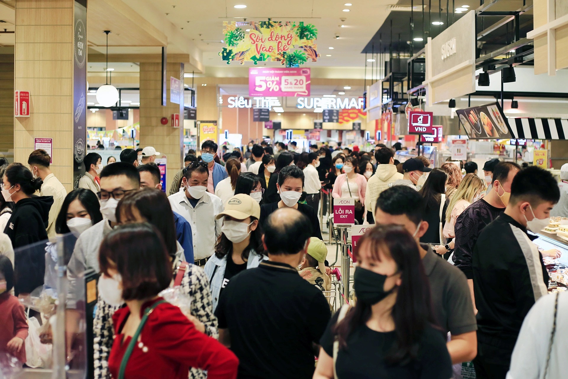 Gia thue mat bang ban le o TP.HCM tang tro lai hinh anh