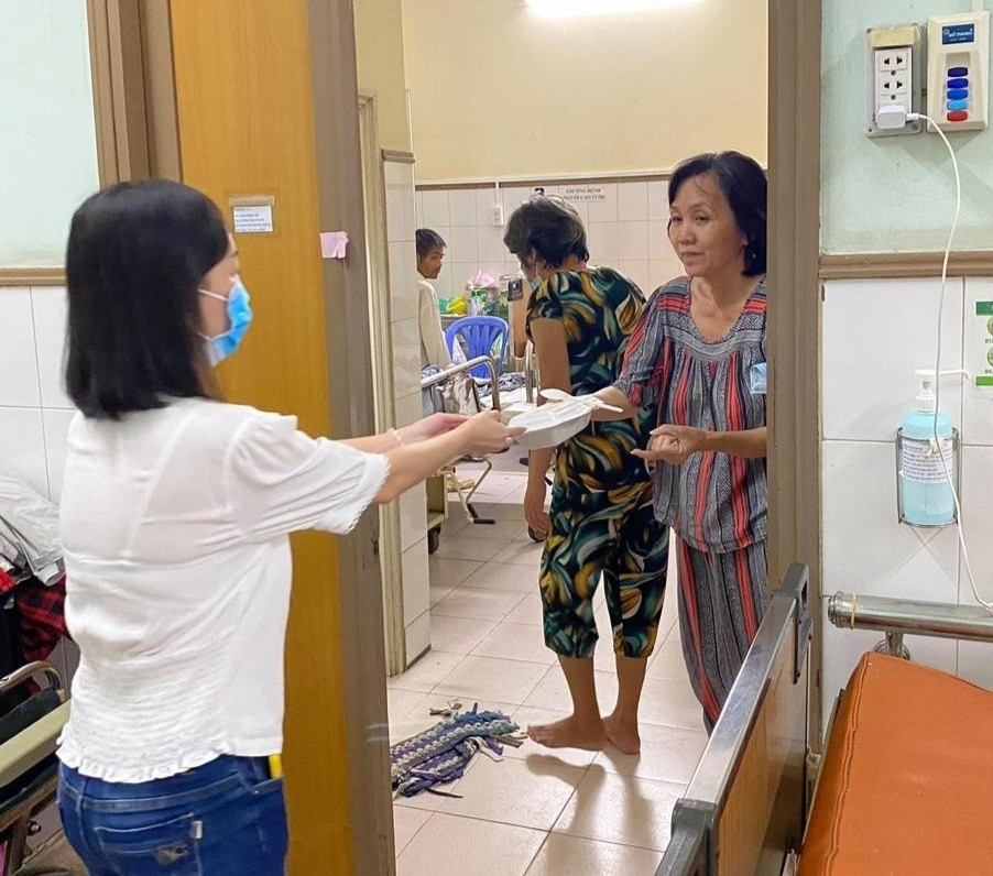 chu nha hang An phat com tu thien anh 8