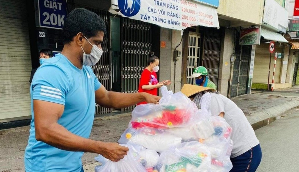 Chu nha hang An phat 800 phan com moi ngay o TP.HCM hinh anh