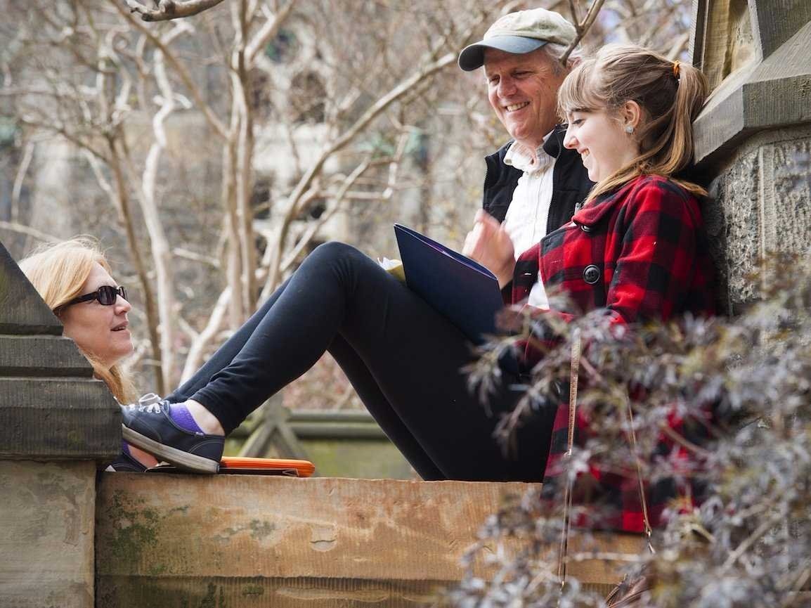 Gioi sieu giau quan niem the nao ve tien bac? hinh anh