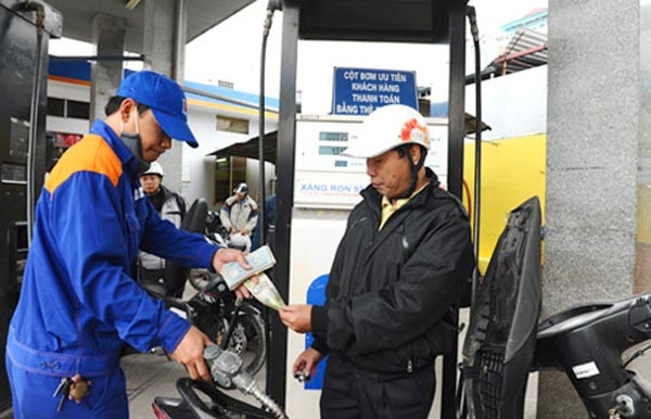 Ngay 13/4, se co quyet dinh dieu chinh gia xang dau hinh anh