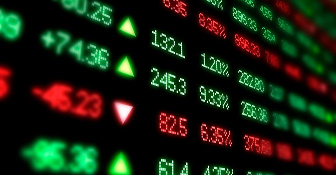 Doanh nghiep niem yet lu luot xin chuyen 'nha' hinh anh