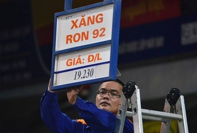 Gia xang giu nguyen, dau diesel giam nhe hinh anh