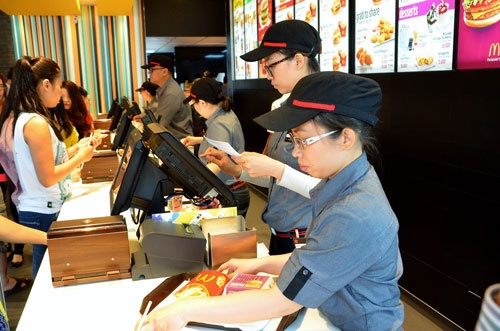 Thi truong thuc an nhanh… xi hoi hinh anh