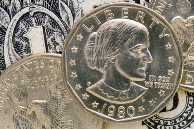 My dua hinh anh phu nu len to 10 USD hinh anh