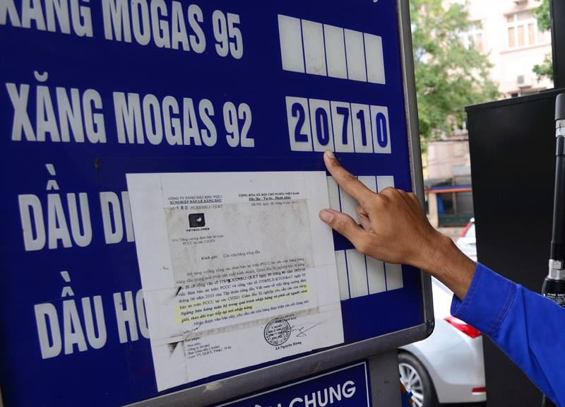 Gia xang tang them gan 300 dong tu 15h hinh anh